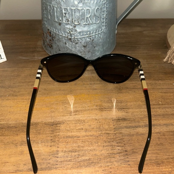 Burberry sunglasses - Picture 6 of 12